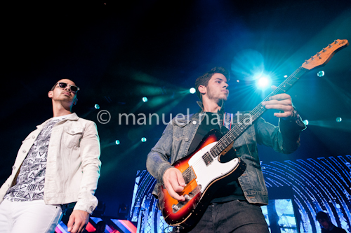 Joe Jonas (L) and Nick Jonas (R) of the Jonas Brothers © manuel nauta