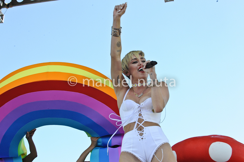 Miley Cyrus at The Village - 2013 iHeartRadio Music Festival © Manuel Nauta