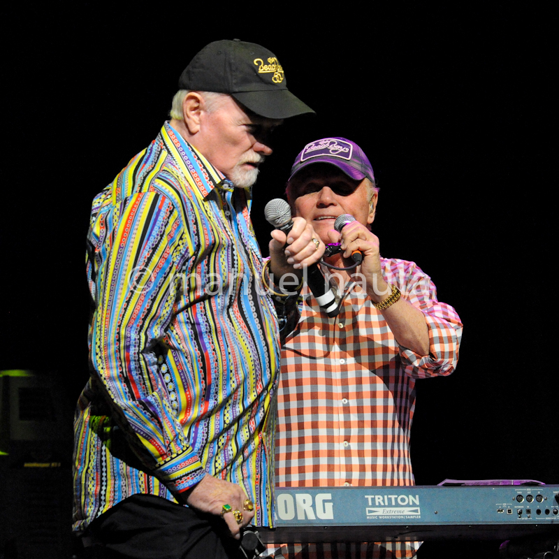 Mike Love (L) and Bruce Johnston (R) with The Beach Boys © Manuel Nauta