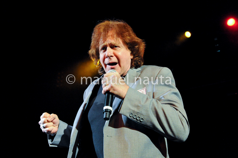 Eddie Money performs at the Aztec Theater in San Antonio, Texas - © Manuel Nauta