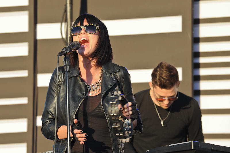 Sarah Barthel with Phantogram © Manuel Nauta