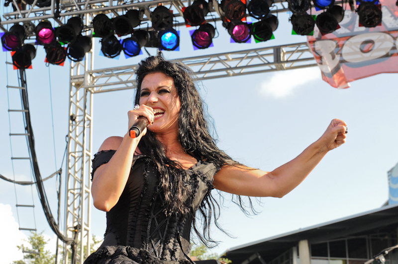 Cristina Scabbia with Lacuna Coil / Photo © Manuel Nauta