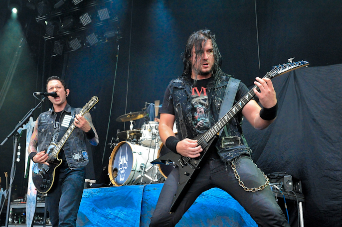 Matt Heafy (L) and Corey Beaulieu with Trivium at The Woolands / Photo © Manuel Nauta