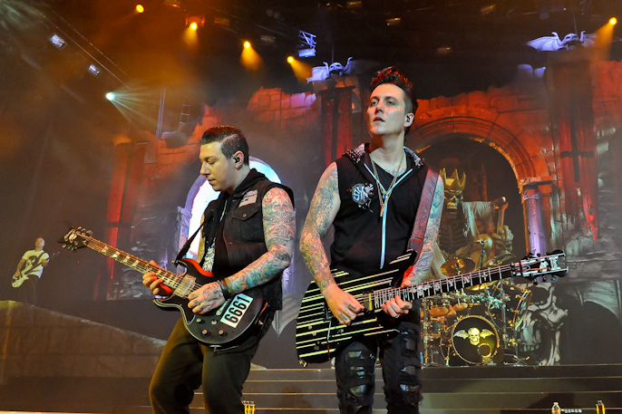 Zacky Vengeance (L) and Synyster Gates with Avenged Sevenfold at The Woodlands / Photo © Manuel Nauta