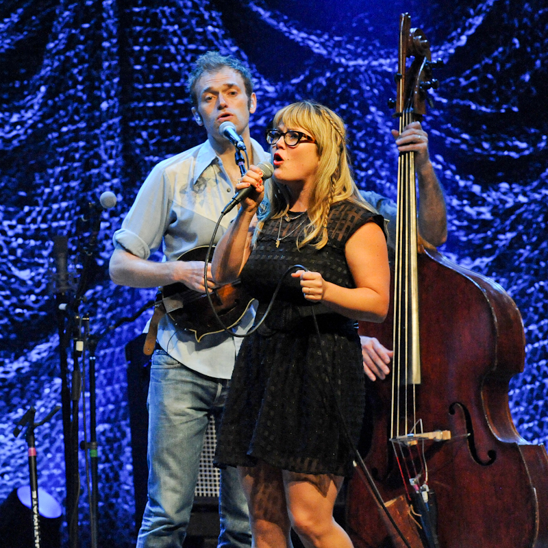 Chris Thile (L) and Sara Watkins of Nickel Creek in concert at ACL Live / Photo © Manuel Nauta
