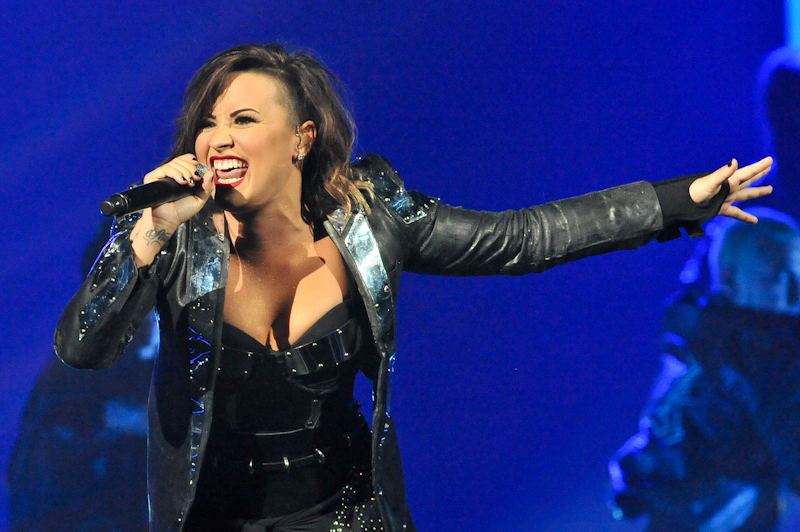 Demi Lovato performs at the AT&T Center / Photo © Manuel Nauta