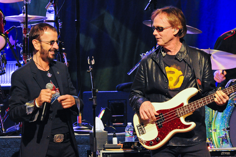 Ringo Starr (L) and Richard Page live in Austin - Photo © Manuel Nauta