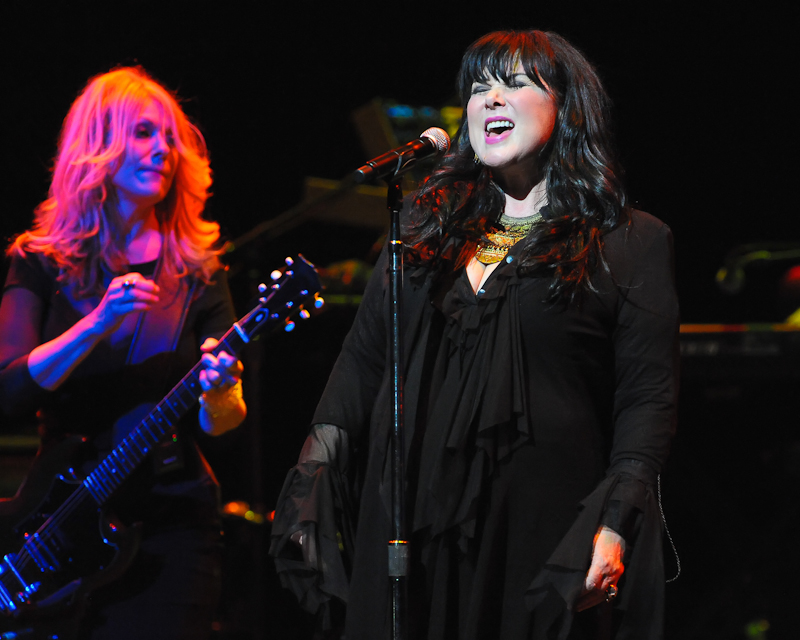 Nancy Wilson (L) and Ann Wilson of the band Heart perform at ACL Live on November 16, 2014 in Austin, Texas. Photo © Manuel Nauta