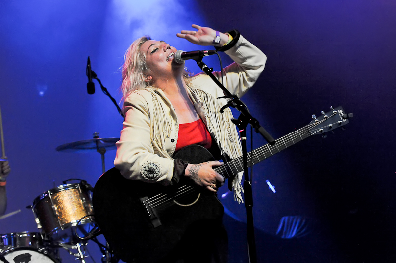 Elle King performs onstage during Perez Hilton's One Night in Austin at Austin Music Hall on March 21, 2015 in Austin, Texas / Photo © Manuel Nauta