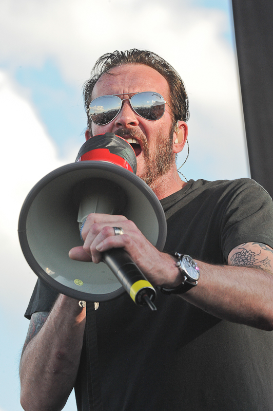 Scott Weiland of Scott Weiland & The Wildabouts performs onstage during River City Rockfest at the AT&T Center on May 24, 2015 in San Antonio, Texas. Photo © Manuel Nauta