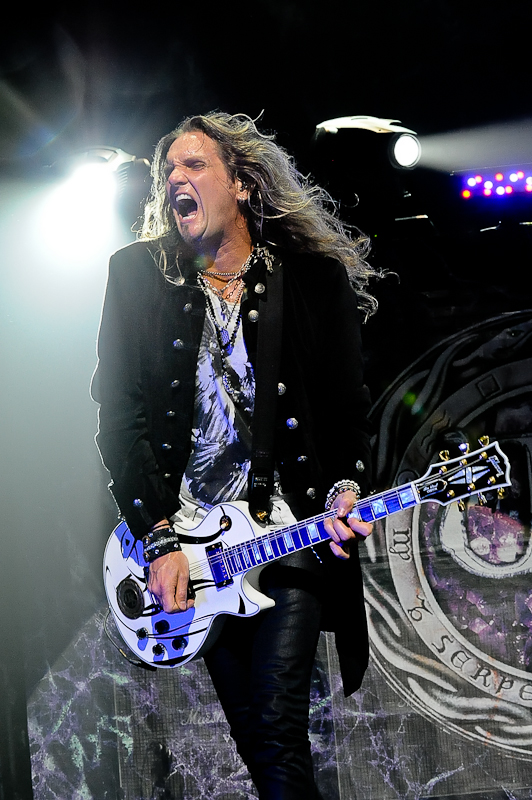 Joel Hoekstra of Whitesnake performs at ACL Live on August 9, 2015 in Austin, Texas. Photo © Manuel Nauta