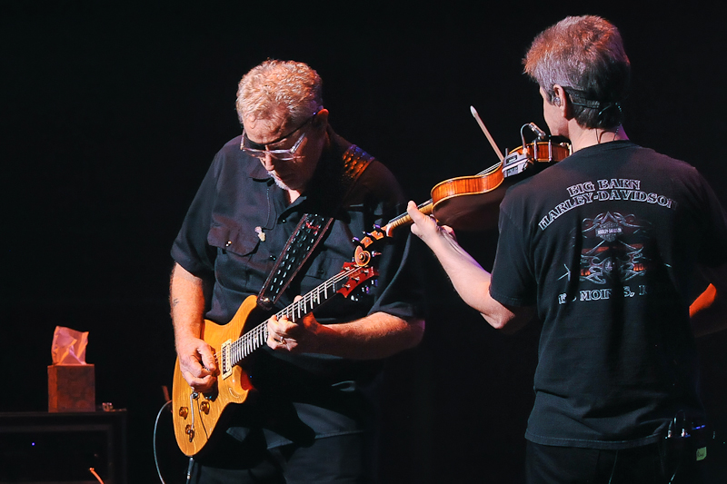 Rich Williams and David Ragsdale of the band perform in concert at the Long Center on August 20, 2015 in Austin, Texas. Photo © Manuel Nauta