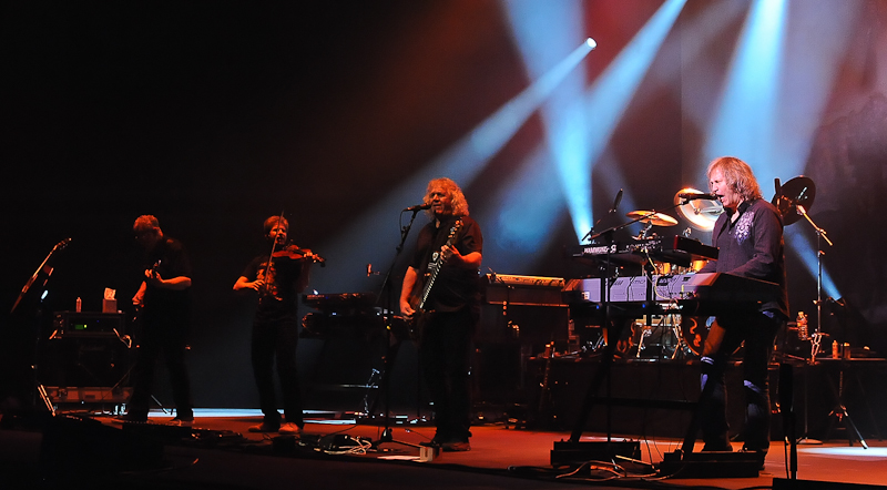 Rich Williams, David Ragsdale, Billy Greer, Phil Ehart and Ronnie Platt of the band Kansas perform in concert at the Long Center on August 20, 2015 in Austin, Texas. Photo © Manuel Nauta