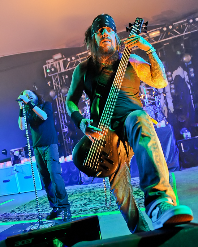Jonathan Davis (L) and Reginald 'Fieldy' Arvizu with the band KORN perform in concert at Stubb's on October 19, 2015 in Austin, Texas. Photo © Manuel Nauta
