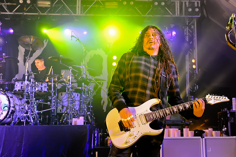 (L) Ray Luzier and James 'Munky' Shaffer with the band KORN perform in concert at Stubb's on October 19, 2015 in Austin, Texas. Photo © Manuel Nauta