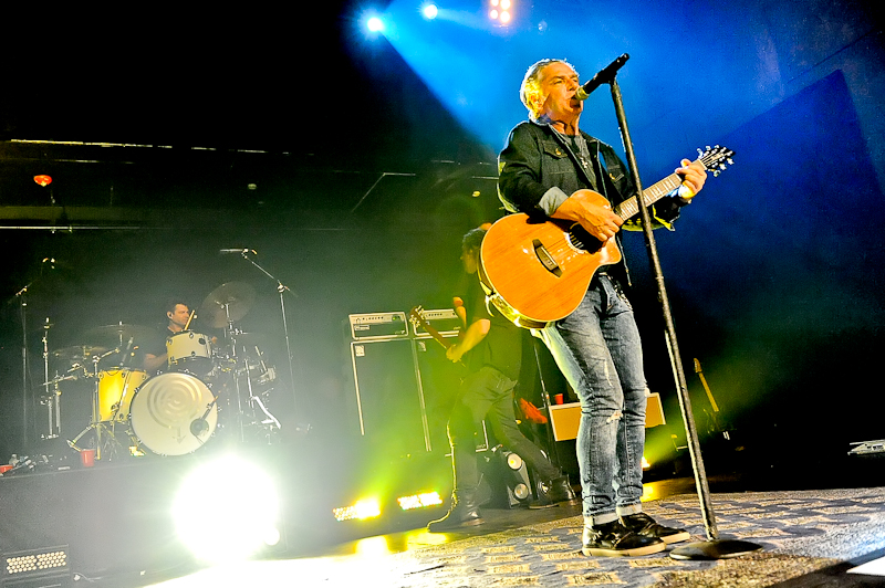 Ed Roland of Collective Soul performs in concert at Emo's on November 20, 2015 in Austin, Texas. Photo © Manuel Nauta