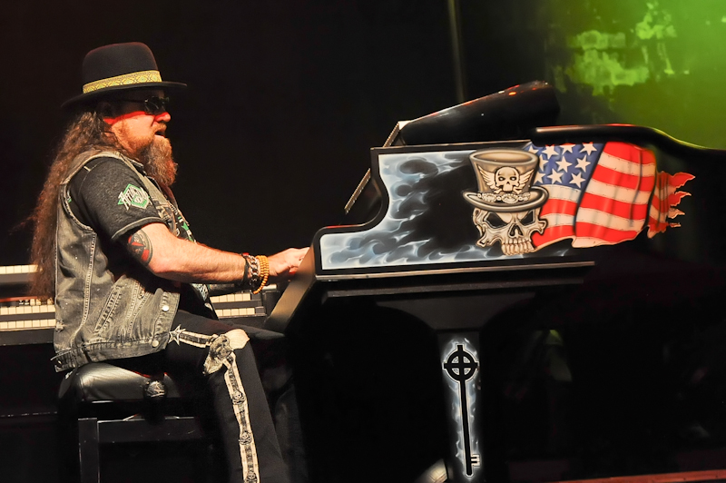 Peter 'Keys' Pisarczyk of Lynyrd Skynyrd performs in concert at Cedar Park Center on January 28, 2016 in Austin, Texas. Photo © Manuel Nauta