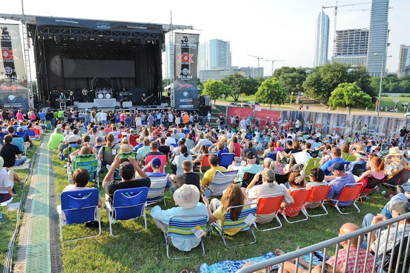 Dennis DeYoung performs in concert at the Skyline Theater on June 11, 2016 in Austin, Texas. Photo © Manuel Nauta