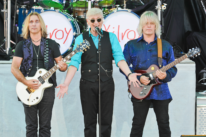 Dennis DeYoung (C), founding member of the rock band Styx, August Zadra (L) and Jimmy Leahey (R) perform in concert at the Skyline Theater on June 11, 2016 in Austin, Texas. Photo © Manuel Nauta