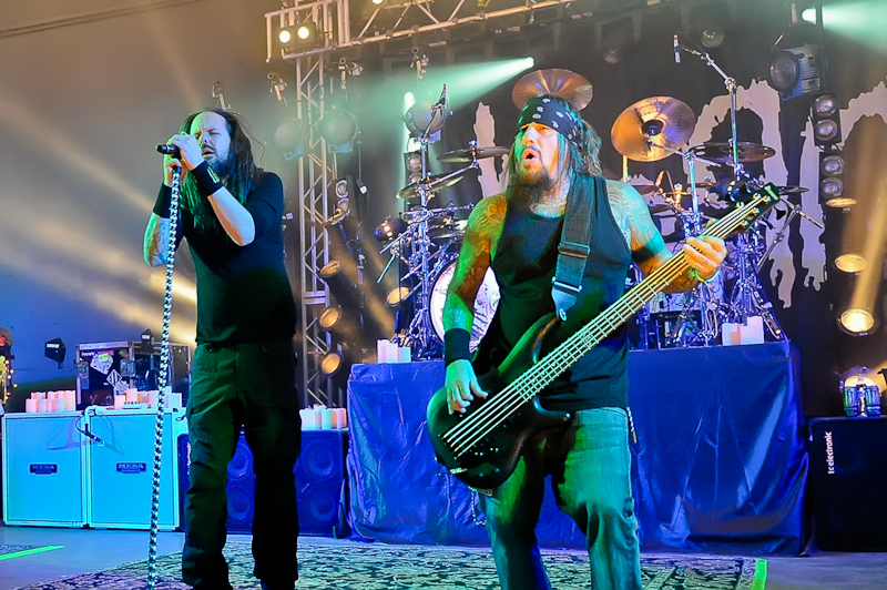 Jonathan Davis (L) and Reginald 'Fieldy' Arvizu with the band KORN perform in concert at Stubb's on October 19, 2015 in Austin, Texas. Photo © Manuel Nauta