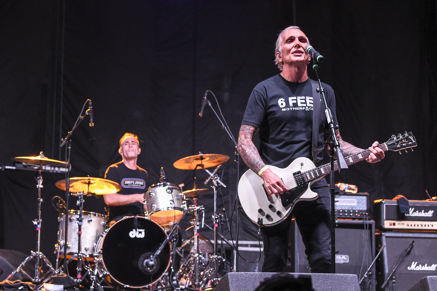 Brian Nolan (L) and Art Alexakis (R) with the band Everclear perform in a socially distancing concert at the HEB Center at Cedar Park, Cedar Park Texas on October 2, 2020. Photo © Manuel Nauta