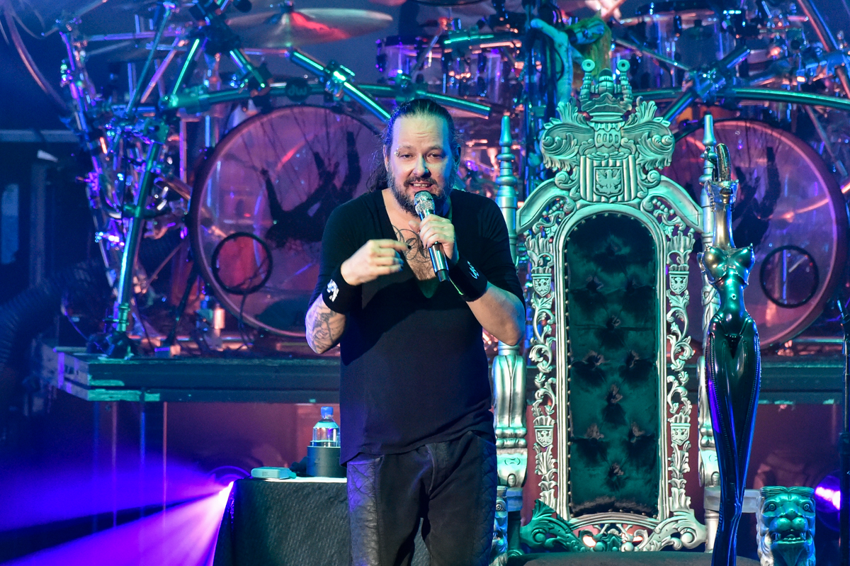 Jonathan Davis performs in concert with Korn at the Germania Insurance Amphitheater in Austin, Texas on September 18, 2021. Photo © Manuel Nauta