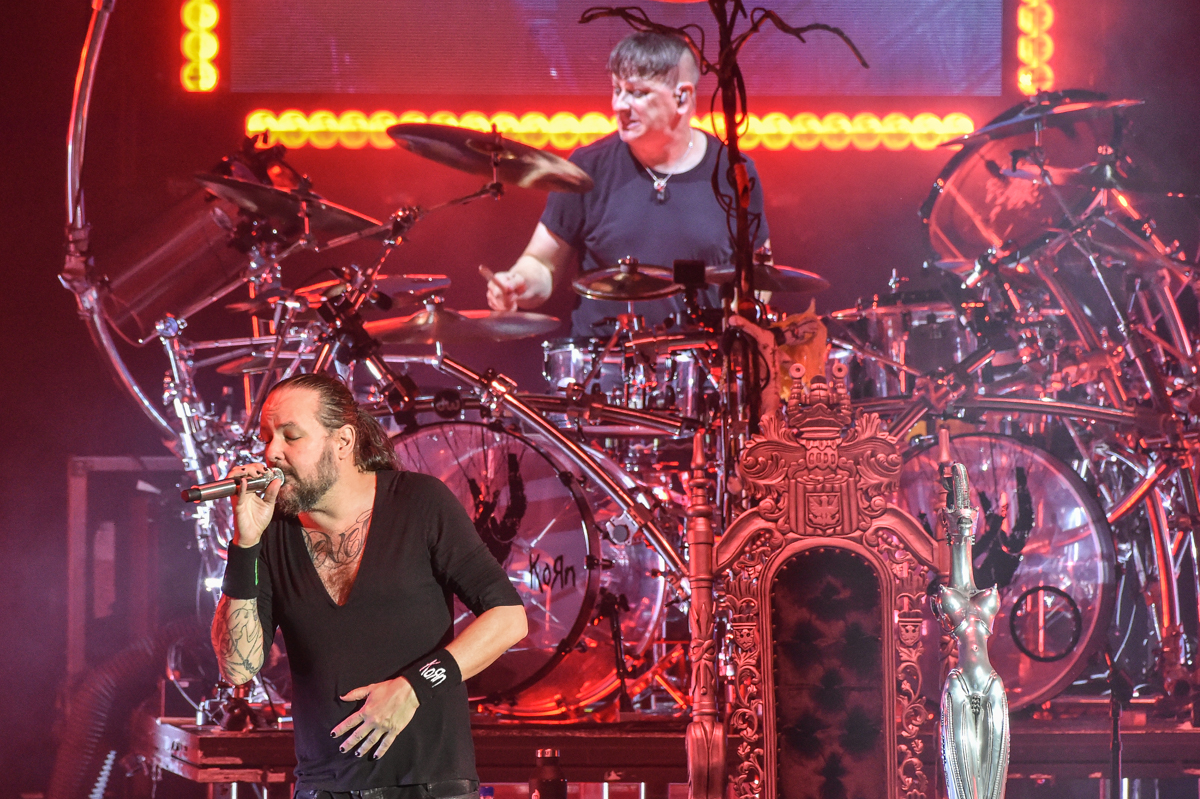 Jonathan Davis (front) Ray Luzier (back) perform in concert with Korn at the Germania Insurance Amphitheater in Austin, Texas on September 18, 2021. Photo © Manuel Nauta