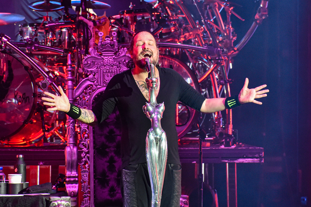 Jonathan Davis performs in concert with Korn at the Germania Insurance Amphitheater in Austin, Texas on September 18, 2021. Photo © Manuel Nauta